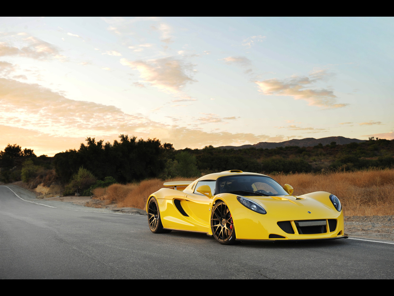LD's Photo Blog - Pagina 11 2011-Hennessey-Venom-GT-Outdoor-Photoshoot-Front-Angle-2-1280x960