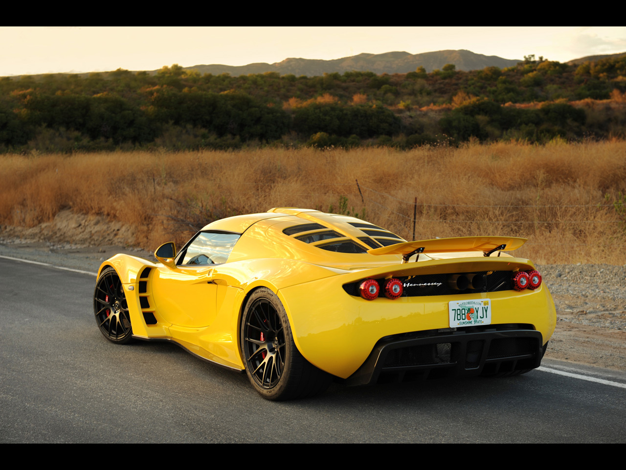 LD's Photo Blog - Pagina 11 2011-Hennessey-Venom-GT-Outdoor-Photoshoot-Rear-And-Side-3-1280x960