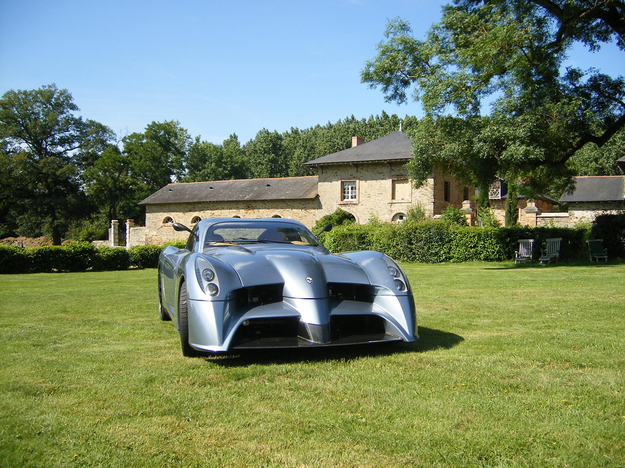 عربية بس شكلها غلايب 2011-Panoz-Abruzzi-Front-Angle-1280x960