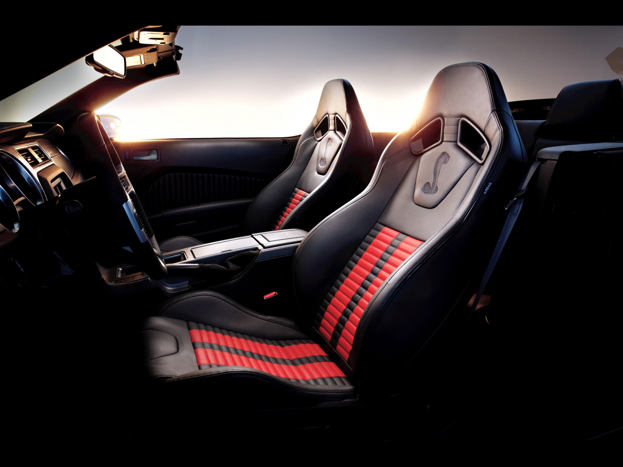  2012 Ford Shelby GT500  2012-Ford-Shelby-GT500-Interior-1280x960