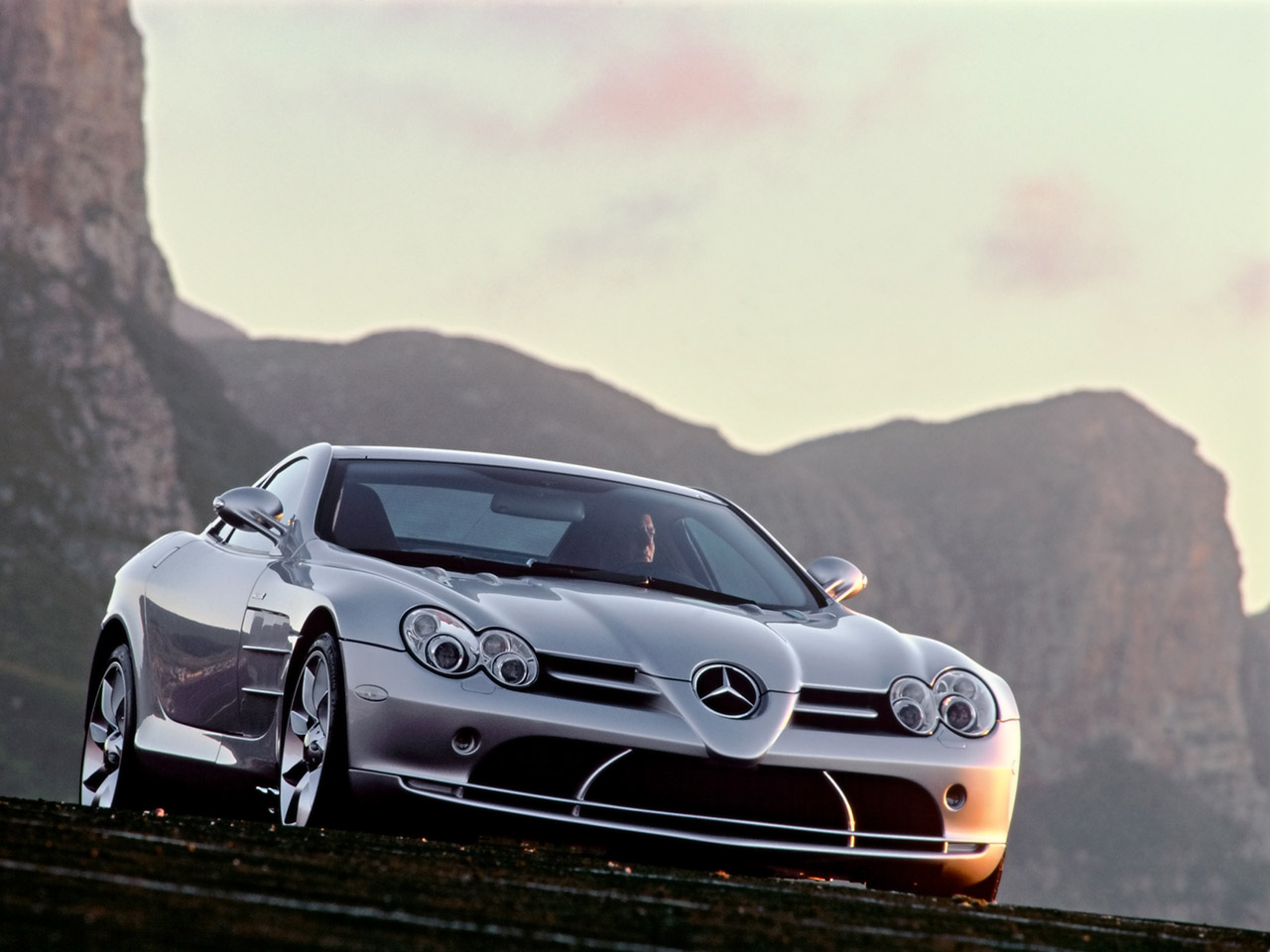 أكبر موسوعة صور السيارات المميزة Mercedes-Benz-SLR-McLaren-FA-Mountain-1280x960