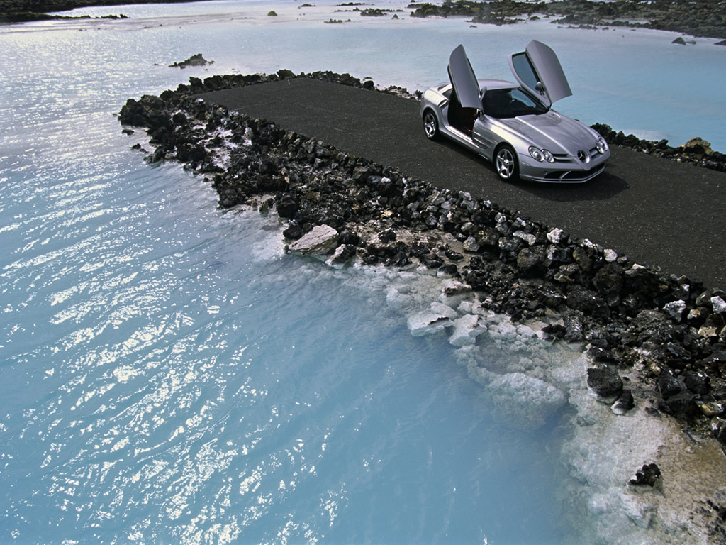 أكبر موسوعة صور السيارات المميزة Mercedes-Benz-SLR-McLaren-Open-Doors-Water-FA-1024x768