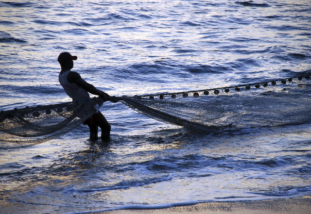 قصة الصياد المؤمن  Fisherman-Casting-Net