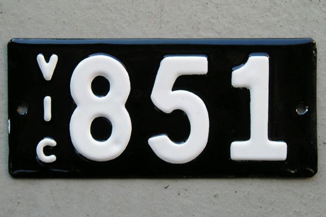 ¿Contamos hasta..................? - Página 29 Number-plates-victorian-vitreous-enamel-number-plates-851