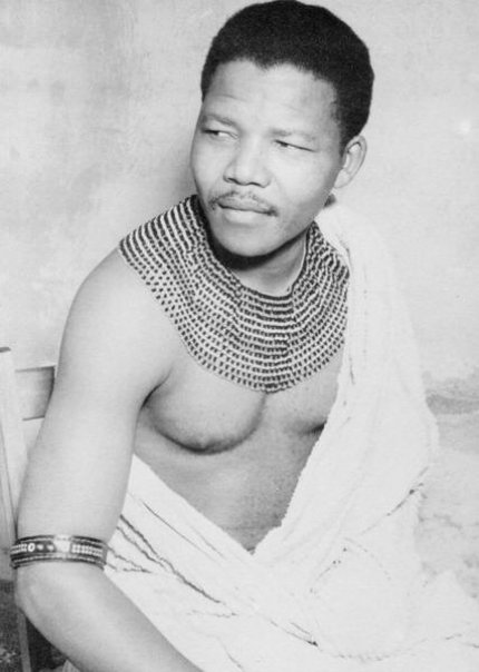 mandela vient de mourir Nelson-mandela-in-traditional-clothing