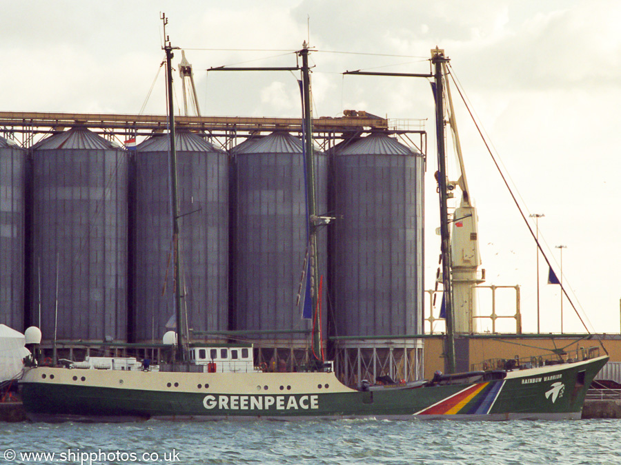 boat n shipsssss - Page 2 Rainbowwarrior