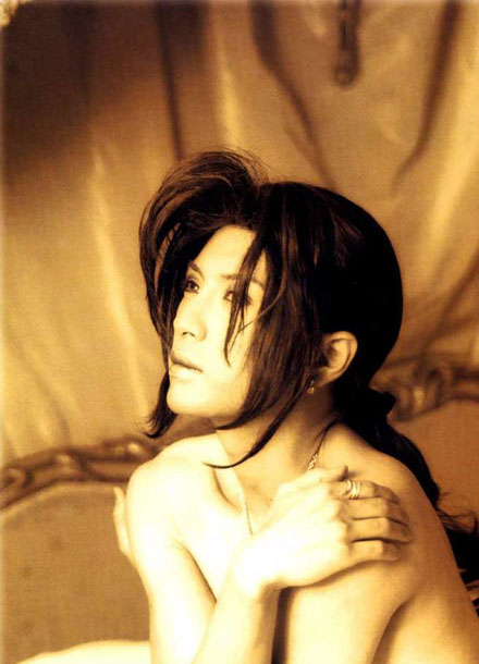 Gackt nu (pour le plus grand plaisir de tous) Gackt036