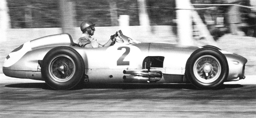 Formule 1 2011  - Page 17 1954%20spanish%20gp%20-%20juan%20manuel%20fangio%20(mercedes-benz)