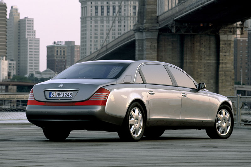 مايباخ 62 وهي تأتي بمحرك 12 سلندر وبقوة 5000 سي سي  2003%20Maybach%20by%20Mercedes-Benz-02