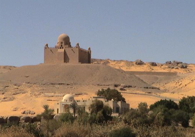 رمال اســــوان وقصة الحب Tomb-of-the-Aga-Khan