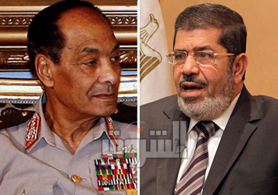 عودة البرلمان تضع مرسي في المواجهة مع «الدستورية» و «العسكري»  Tantawi-Morsi