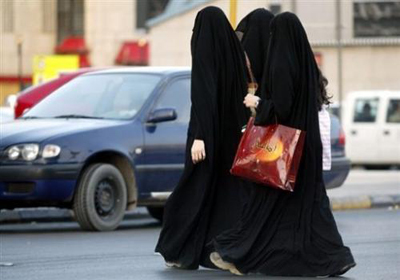 العباءة المكيفة سلاح السعوديات ضد حرارة 2012 Saudi-womens