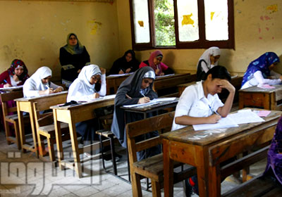 شكوى من الإنجليزي والجغرافيا في المستوى الرفيع اليوم High-School-exams-1212