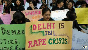 صديق ضحية الاغتصاب الجماعي في الهند يروي تفاصيل الحادث: تركوها تنزف لمدة ساعة 121217115104_del