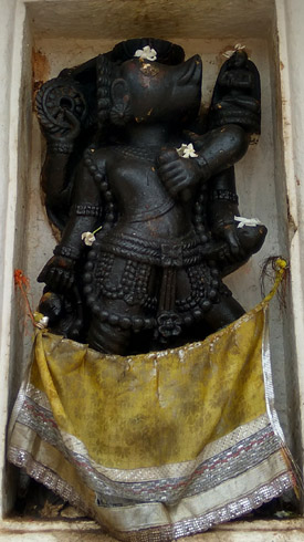 FAMOUS TEMPLES OF PURI :  Temples outside of Puri Alarnath-side-deity-2