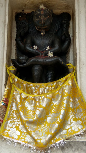 FAMOUS TEMPLES OF PURI :  Temples outside of Puri Alarnath-side-deity-3