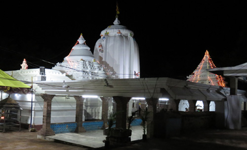 FAMOUS TEMPLES OF PURI :  Temples outside of Puri Alarnathtemple_night