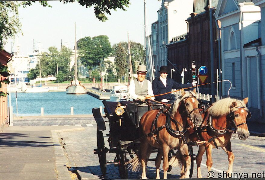 هلسنكي عاصمة فنلندااااااااا Horse-cart