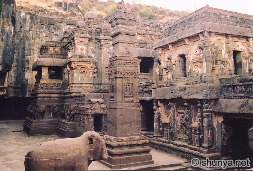 صور و أماكن أثرية من الهند Ellora09