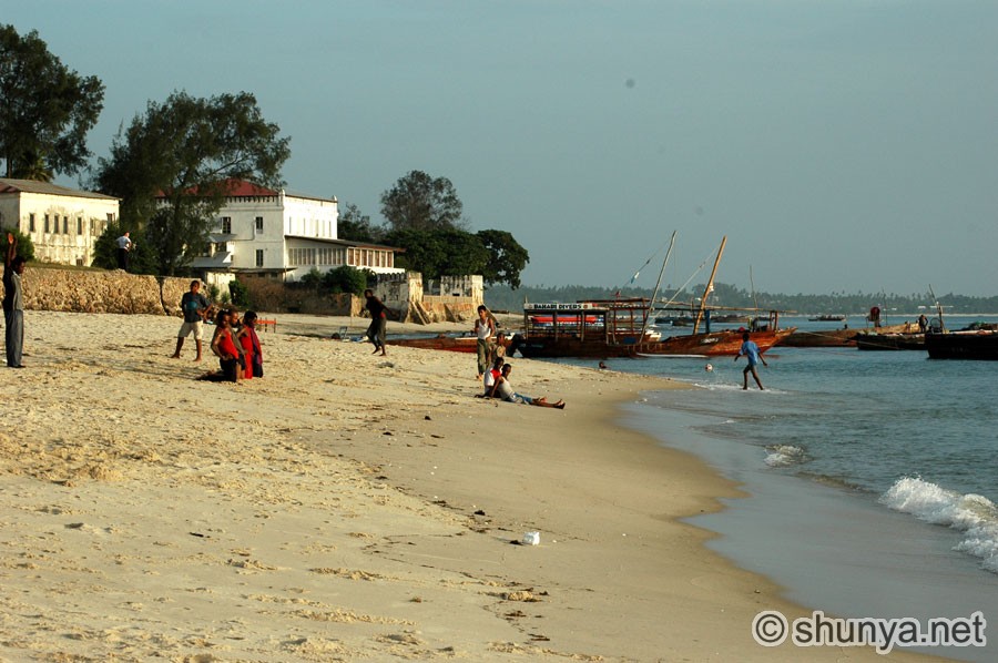 . ماذا تعرف عن زنجبار Beach1