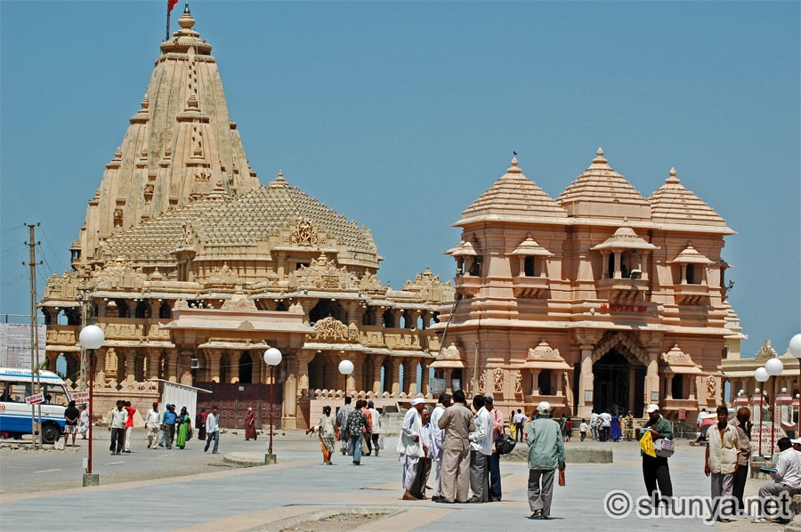 H-M synthesis: Portion of Sankaracharya temple in Kashmir was built by Mughal Emperor Shah Jahan SomnathTemple02