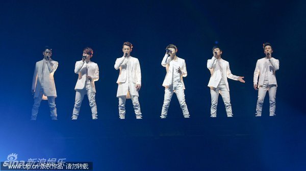 [1.5.12][News Pics] Shinhwa @ 430 Shanghai Concert  704_632610_903308