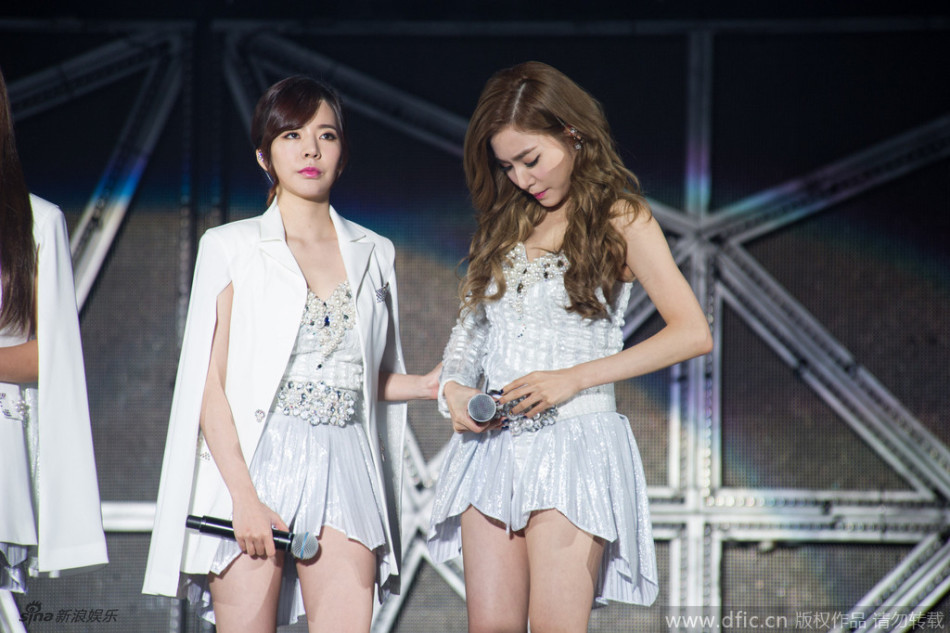 [PIC][17-10-2014]SNSD khởi hành đi Thượng Hải – Trung Quốc để tham dự "SMTOWN LIVE WORLD TOUR IV IN SHANGHAI" vào tối nay - Page 3 704_1450057_903614