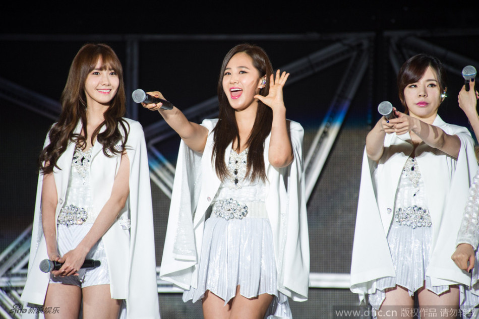 [PIC][17-10-2014]SNSD khởi hành đi Thượng Hải – Trung Quốc để tham dự "SMTOWN LIVE WORLD TOUR IV IN SHANGHAI" vào tối nay - Page 3 704_1450059_310625