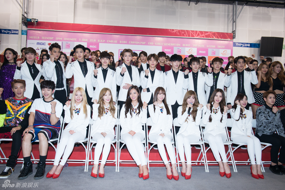 [PIC][24-10-2014]SNSD khởi hành đi Trung Quốc để biểu diễn tại "MBC Korean Music Wave in Beijing 2014" vào chiều nay - Page 4 704_1456988_327700