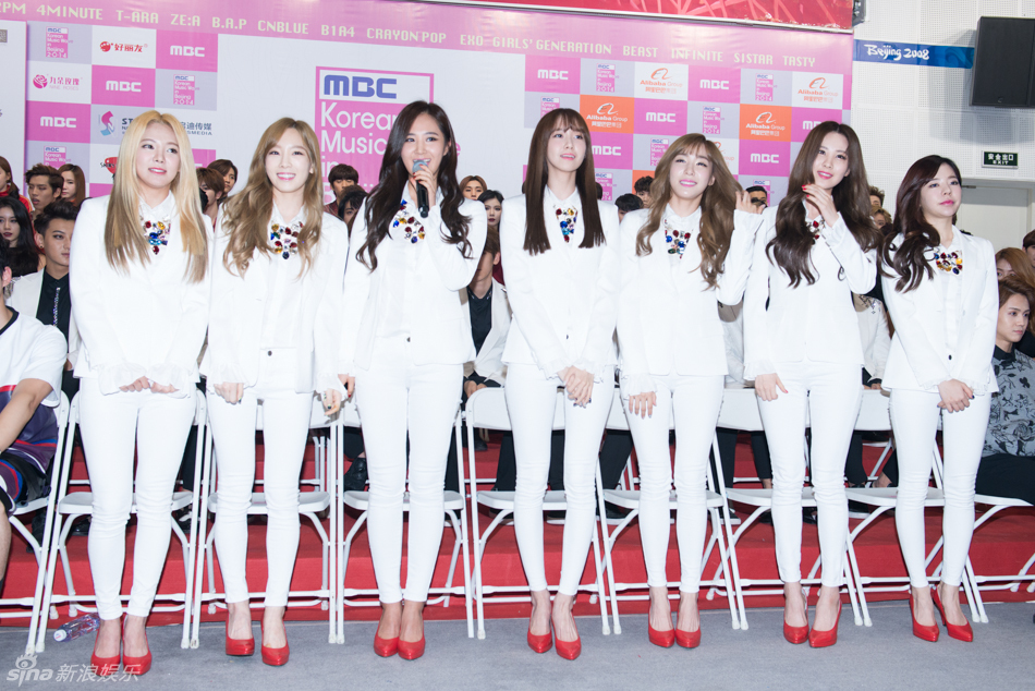 [PIC][24-10-2014]SNSD khởi hành đi Trung Quốc để biểu diễn tại "MBC Korean Music Wave in Beijing 2014" vào chiều nay - Page 4 704_1456989_192719