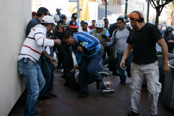 ¿Entonces quién ordenó agentes vestidos de civil el 2 de octubre? Jefe de policía dice que no fue el Img_08661-e1381188719644