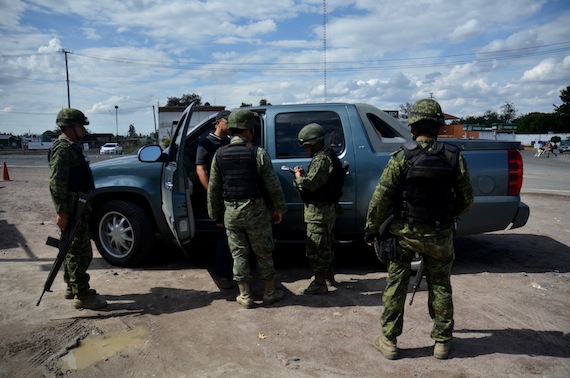 La búsqueda de dos PFs en Michoacán lleva a 20 cuerpos, y a posible red criminal de policías locales Seguridad_vista_hermosa_michoacan-9