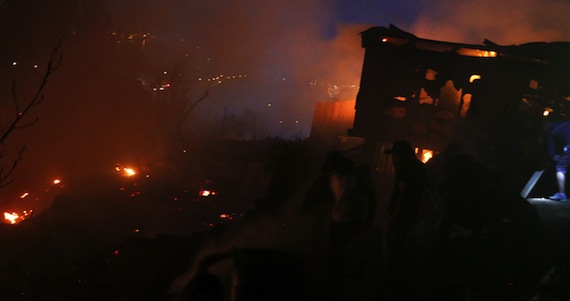 Brutal Incendio se ceba de Valparaíso,  Chile.  6161274