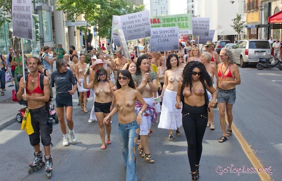 FOTOS >En el “Día de andar en Topless” cientos de mujeres de todo el mundo se quitaron el sostén Topless6