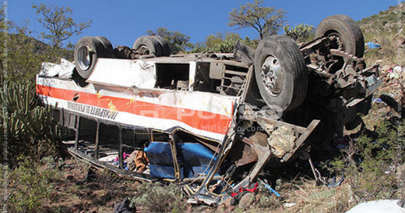 Tragedia en SLP: autobús con peregrinos cae a barranco; reportan 12 muertos Autobus1