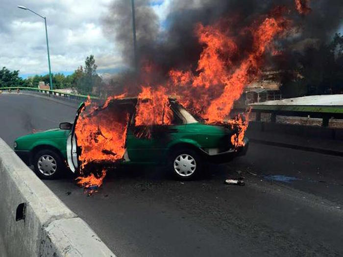 Ofensiva general en Jalisco:39 bloqueos en 25 municipios; 4 enfrentamientos, 15 muertos CD7_8I_UUAAf5b0
