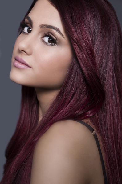 Robyn Crowe (fertig) Ariana_Grande_by_Richard_Reinsdorf