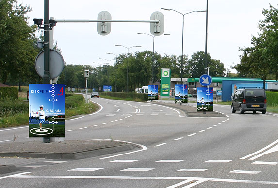 Strange Dutch satire involving Pyongyang Traffic Girls Photo_traffic_jam_03