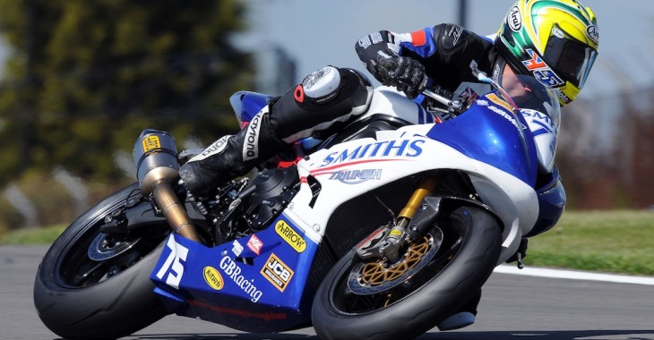 Triumph Daytona, Daytona R et Street R 675 - Page 9 Richards_WSB_Donington-730x380