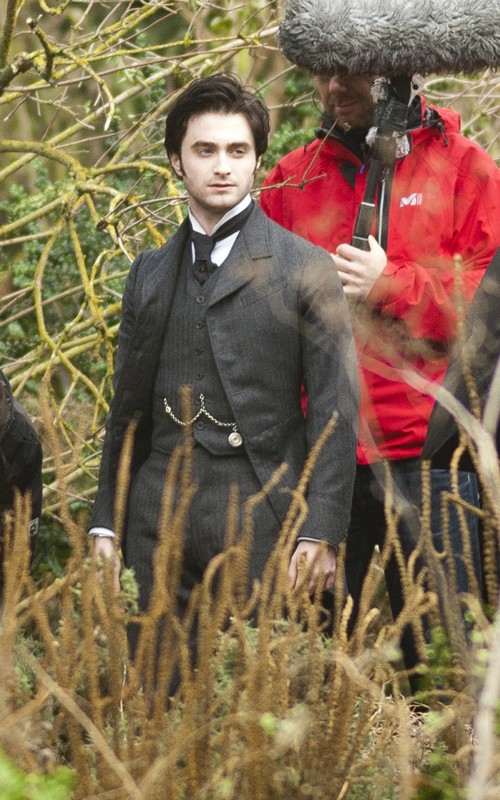 Primera foto de Daniel como Arthur Kipps Daniel-radcliffe-092710-2