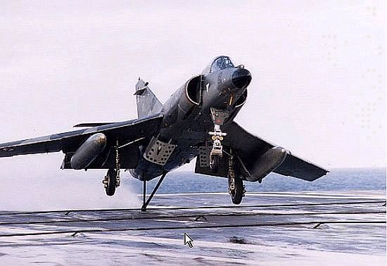 شامل....عن البحرية الفرنسية  Le_super_etendard_modernise_sem