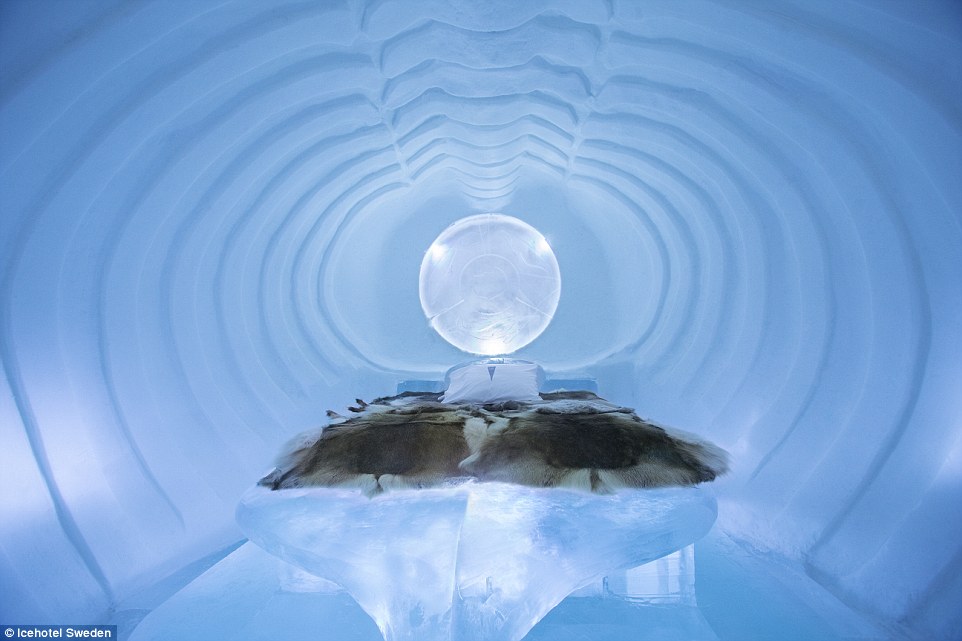 فندق الجليد ICEHOTEL الواقع في قرية “Jukkasjarvi” 2C13158C00000578-3226318-image-a-42_1441713857748