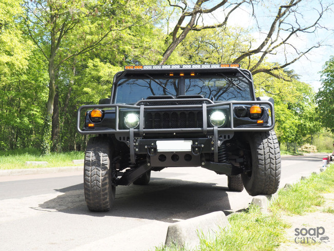 "HUMMER H1 1996: UN MILITAIRE EN SMOKING" vu par soapcars Hummer-avant-650x488