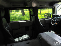 "HUMMER H1 1996: UN MILITAIRE EN SMOKING" vu par soapcars Hummer-interieur-211x158