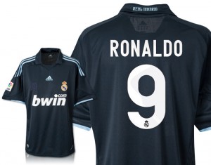 ممكن كيف بكتب بالخط الأصلي ؟؟ 09-10-real-madrid-away-shirt-ronaldo-9-300x235