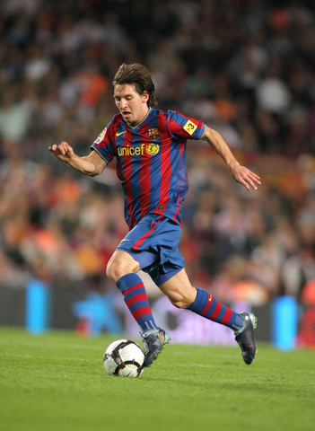 الدوري الاسباني اللا ليغا La Liga للموسم الكروي القادم (2010/2011) يفتتح في يوم الأحد الموافق 29 آب/أغسطس 2010 بلعب 10 مباريات في يوم واحد (إقرأ جدول المباريات الافتتاحية) Messi