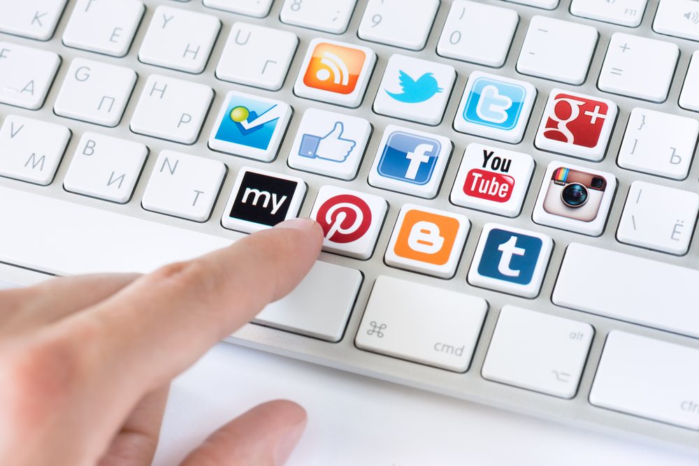 .::EL INTERNET Y LAS REDES SOCIALES::. Shutterstock_193013681-1