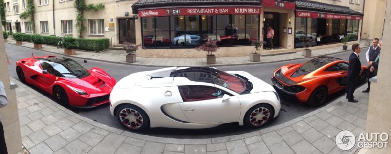 Carslinger Girls - Page 2 LaFerrari_Veyron_P1