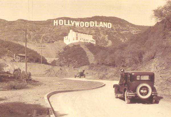 معجزه تــــهز عرش أفلام هيلوويود؟؟!! Los_Angeles_hollywoodland_sign