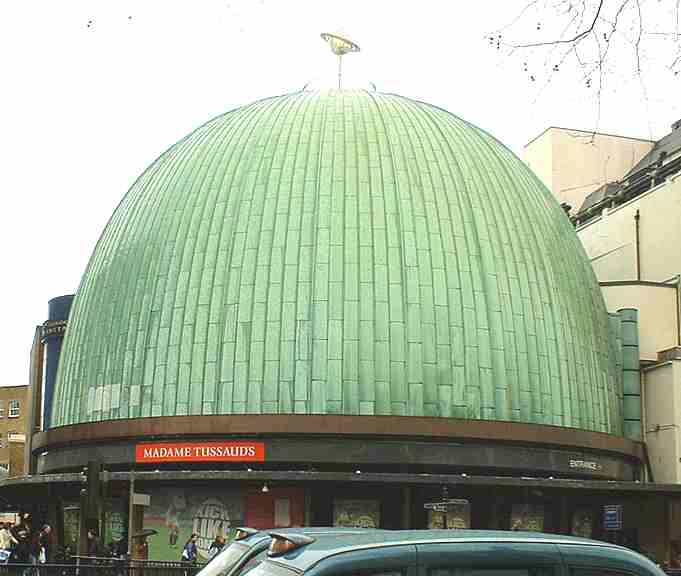 متحف مدام توسو في لندن Madame_Tussauds_planetarium_London